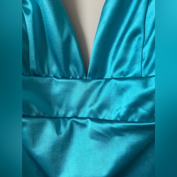 Formal dress size Medium. Maxi length - Picture 4 of 6